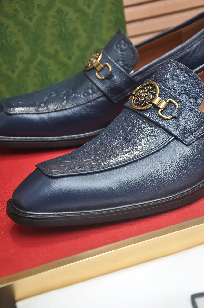 Men's shoes💰460💶Italy's top luxury men's shoes giant [GUCCI Gucci] has a new model 🍃Original European style🔰 Pleasant to the eye😍In order to make the shoes more durable and non-deformable🌀The production continues to follow traditional methods but there is still no lack of innovation💪The original cowhide is chosen for the leather♻️ Smooth, natural and exceptionally bright⭐Made of imported cowhide, the first choice of the rich 38-45 (45 customized)